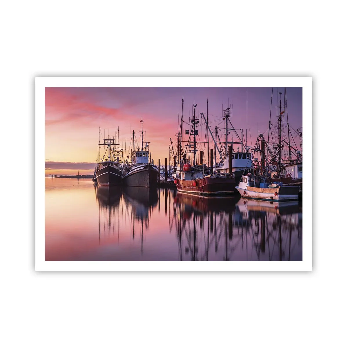 Póster - Barcos de pesca en el puerto al atardecer - 100x70cm - Descanso antes de partir - Decoración de pared moderna para salón y dormitorio ARTTOR