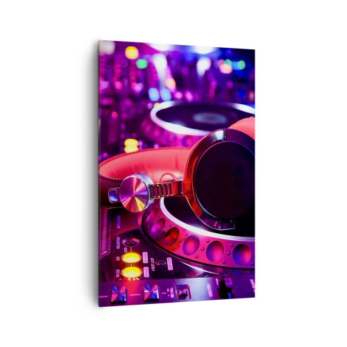 Cuadro sobre lienzo - Impresión de Imagen - Auriculares de DJ en una consola con iluminación de neón. - 80x120cm - Antes de que comience la diversión - Decoración de pared moderna para salón y dormitorio ARTTOR