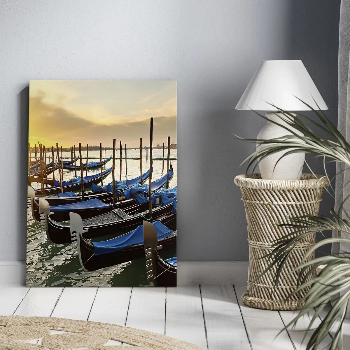 Cuadro sobre lienzo - Impresión de Imagen - Góndolas en Venecia por la mañana a la luz del sol naciente. - 80x120cm - Antes de que llegue la tormenta - Decoración de pared moderna para salón y dormitorio ARTTOR