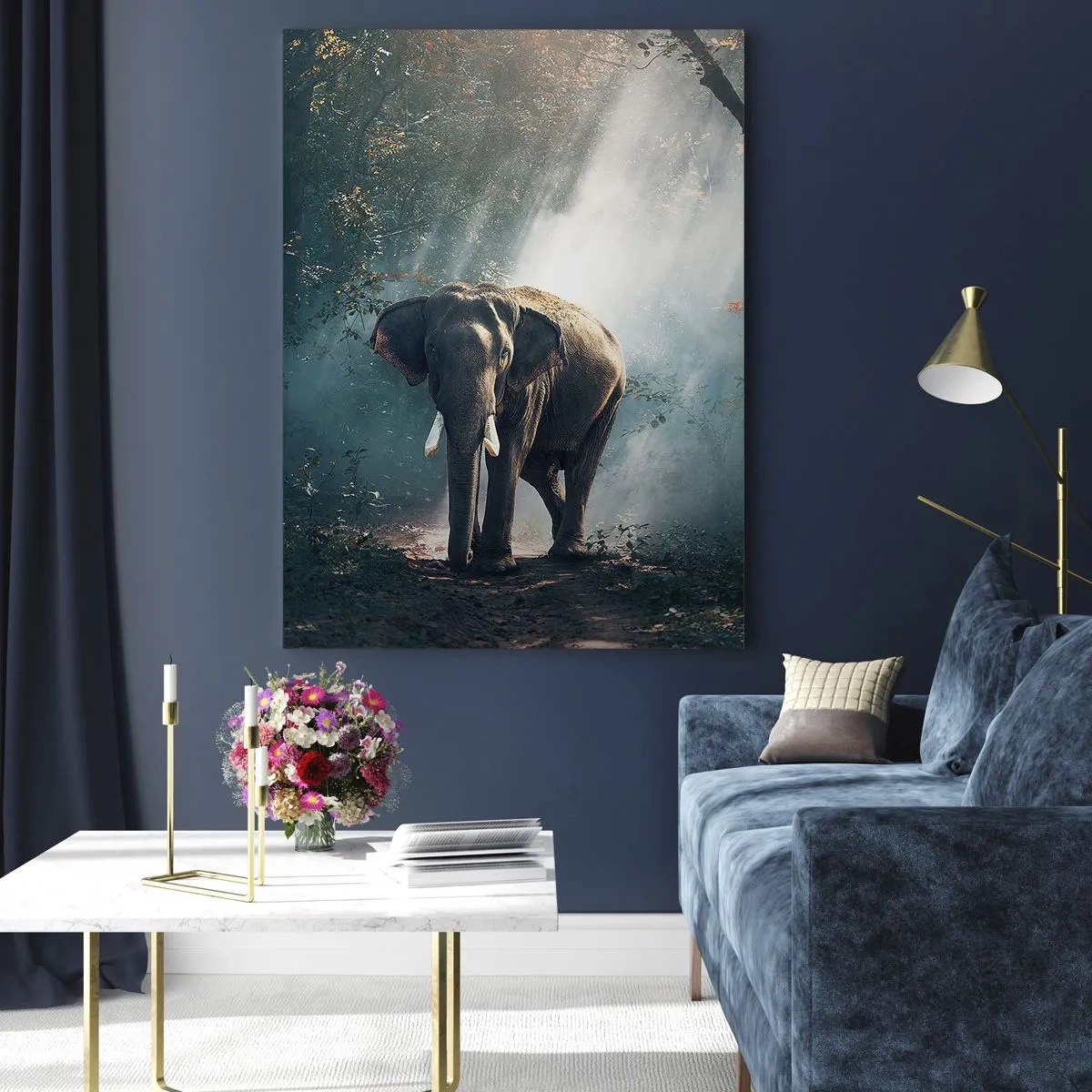 Cuadro sobre vidrio - Impresiones sobre Vidrio - Un elefante caminando por el bosque con la luz del sol filtrándose entre los árboles. - 50x70cm - Un paseo tranquilo - Decoración de pared moderna para salón y dormitorio ARTTOR