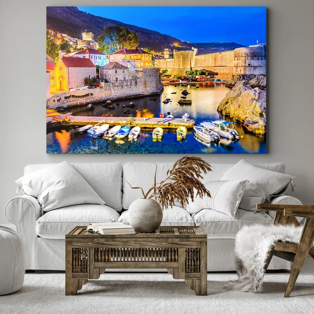 Cuadro sobre lienzo - Impresión de Imagen - Un puerto pintoresco de noche con edificios iluminados. - 70x50cm - Noche iluminada sobre el mar Adriático - Decoración de pared moderna para salón y dormitorio ARTTOR