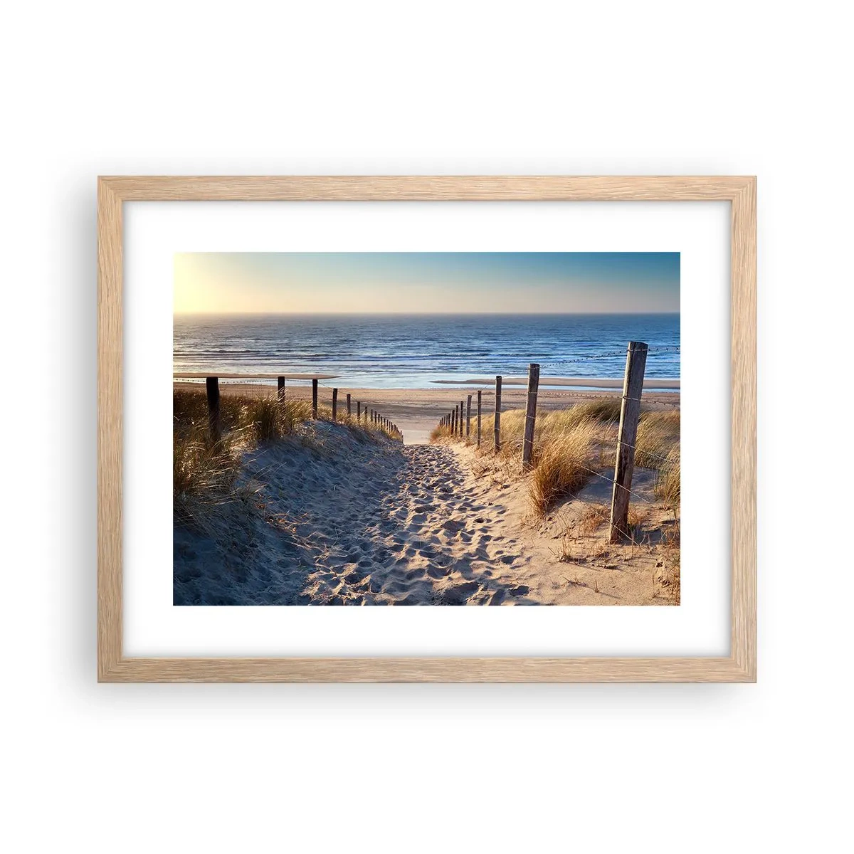 Póster en marco roble claro - El sonido del mar, el canto de los pájaros, una playa virgen entre las dunas... - 40x30 cm