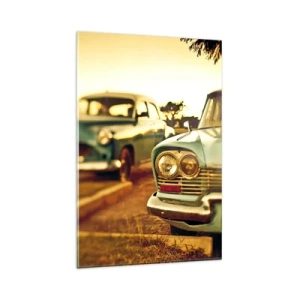 Cuadro sobre vidrio - Impresiones sobre Vidrio - Coches clásicos bajo la cálida luz del atardecer. - 80x120cm - A la espera del futuro - Decoración de pared moderna para salón y dormitorio ARTTOR