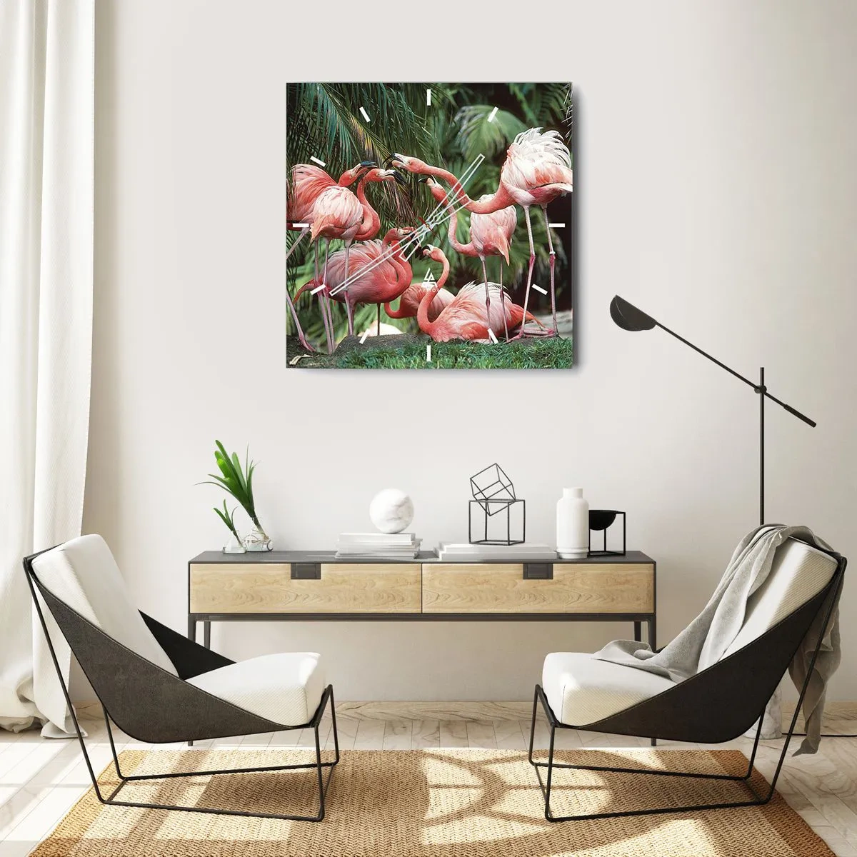 Reloj de pared - Reloj de vidrio - Un grupo de flamencos en un entorno tropical rodeado de palmeras. - 30x30cm - Cotilleos de la tarde - Decoración de pared moderna para salón y dormitorio ARTTOR
