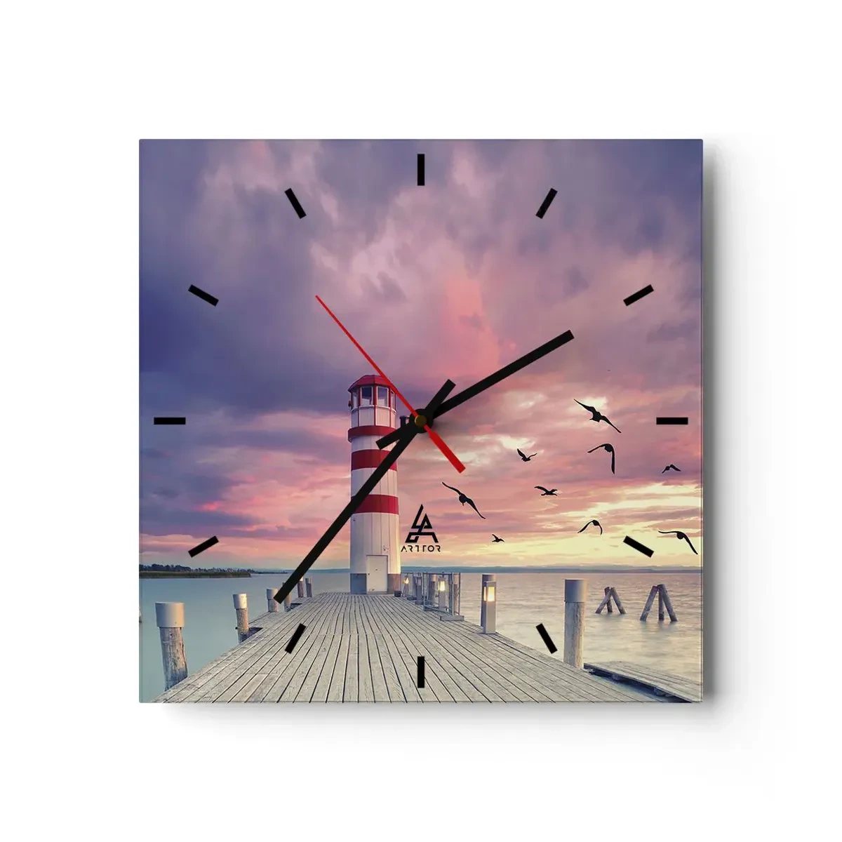 Reloj de pared - Reloj de vidrio - Un faro en el muelle rodeado de una pintoresca puesta de sol. - 30x30cm - Hora de ir al puerto - Decoración de pared moderna para salón y dormitorio ARTTOR