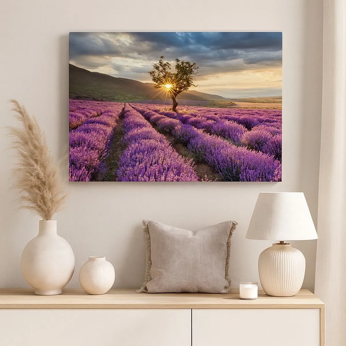 Cuadro sobre lienzo - Impresión de Imagen - Un campo de lavanda con un árbol solitario al atardecer. - 70x50cm - Aroma en lila - Decoración de pared moderna para salón y dormitorio ARTTOR