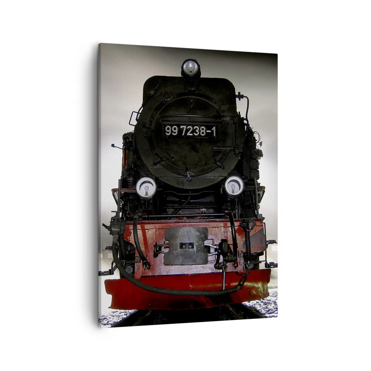Cuadro sobre lienzo - Impresión de Imagen - Una locomotora de vapor rodeada de vapor contra un cielo oscuro en un entorno atmosférico. - 50x70cm - De pie, jadeando y soplando - Decoración de pared moderna para salón y dormitorio ARTTOR