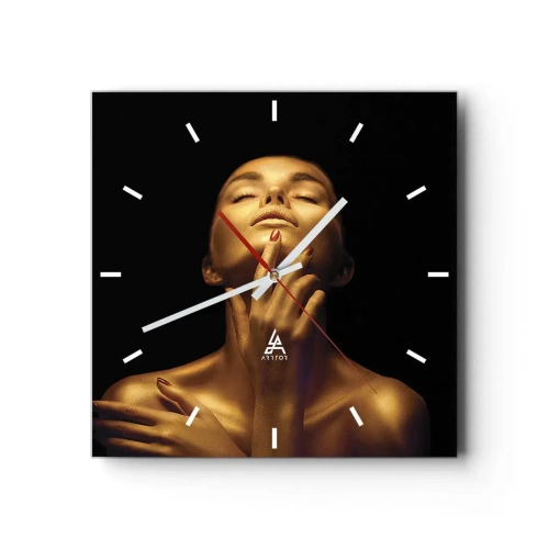 Reloj de pared - Reloj de vidrio - Retrato de una mujer con un brillo dorado sobre un fondo negro. - 30x30cm - Como seda dorada - Decoración de pared moderna para salón y dormitorio ARTTOR