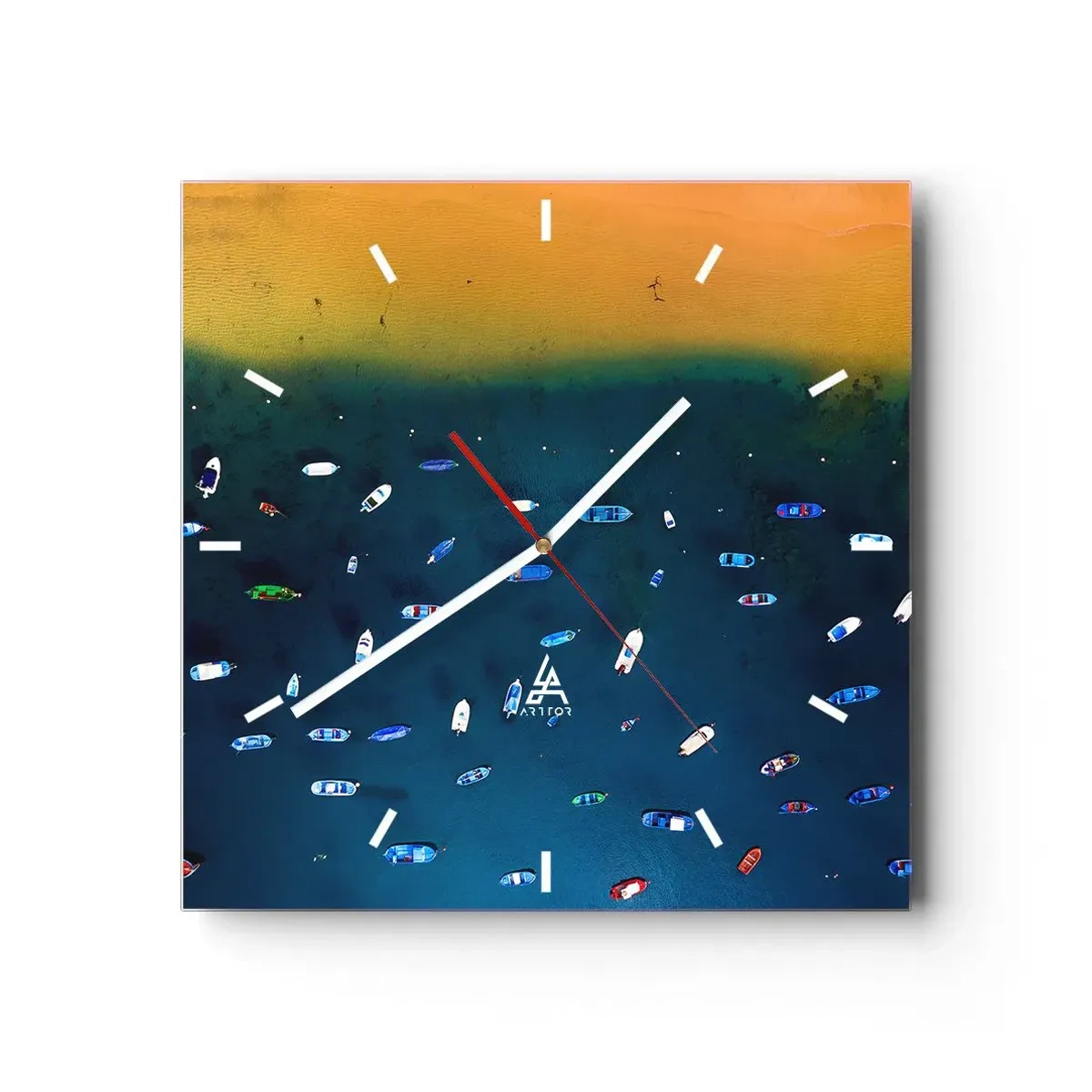Reloj de pared - Reloj de vidrio - Vista aérea de barcos en el agua y una orilla arenosa. - 30x30cm - Un juego de vacaciones - Decoración de pared moderna para salón y dormitorio ARTTOR