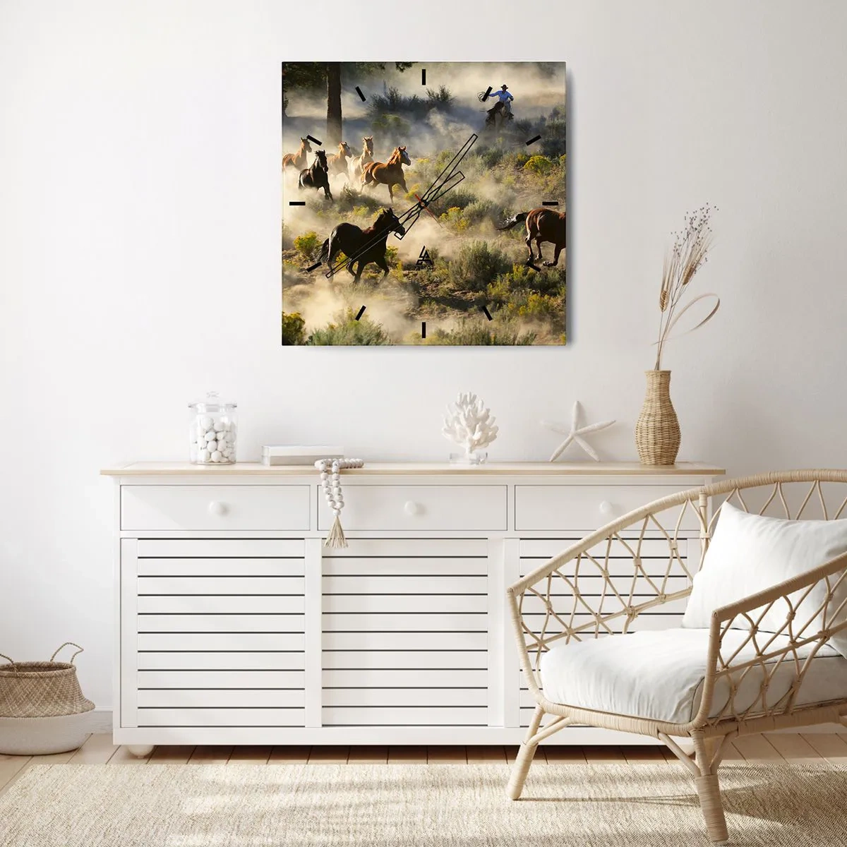Reloj de pared - Reloj de vidrio - Una manada de caballos salvajes galopando a través del polvo y la vegetación. - 30x30cm - Rivalidad: ¿libertad o fuerza? - Decoración de pared moderna para salón y dormitorio ARTTOR