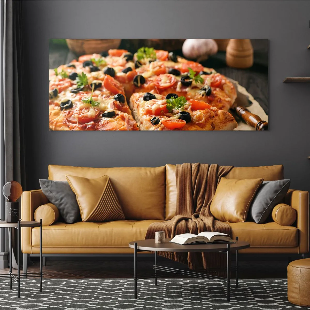 Cuadro sobre vidrio - Impresiones sobre Vidrio - Pizza con tomates, aceitunas y hierbas frescas en la mesa. - 120x50cm - Delicioso aroma - Decoración de pared moderna para salón y dormitorio ARTTOR