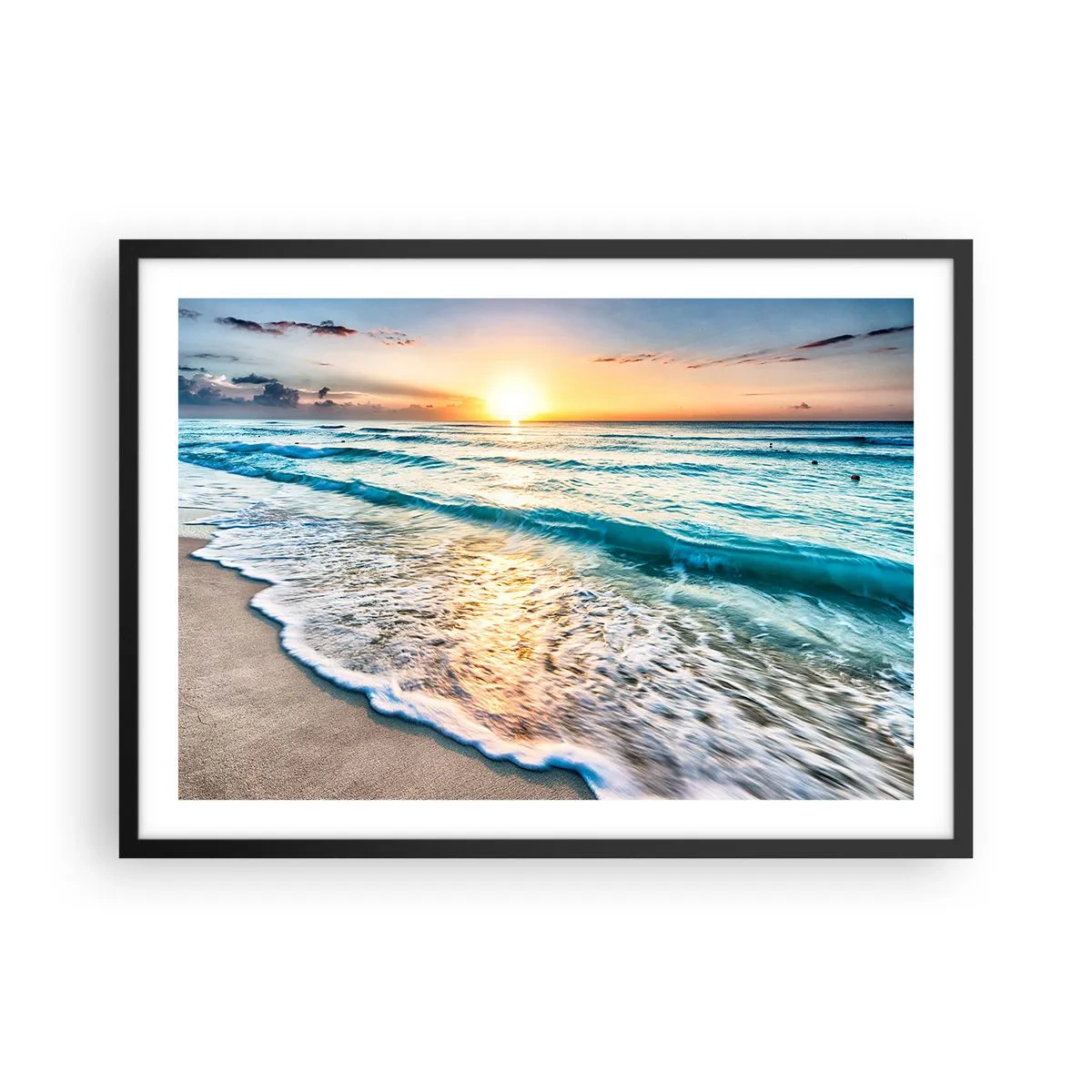 Póster en marco negro - Amanecer sobre una playa tranquila con olas. - 70x50cm - Un espectáculo digno de ver - Decoración de pared moderna para salón y dormitorio ARTTOR