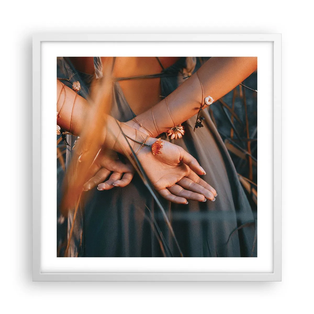 Póster en marco blanco - Conectada con la naturaleza - 50x50 cm