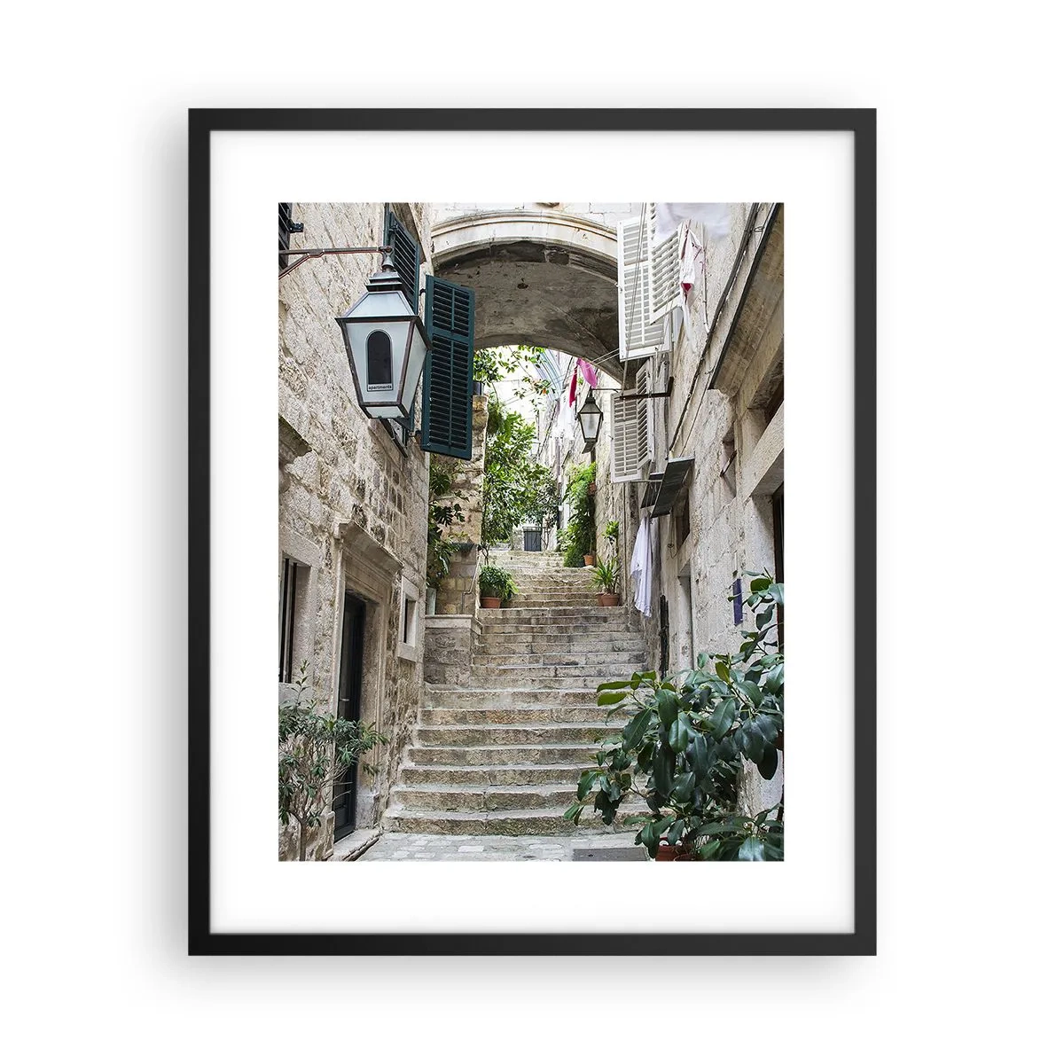 Póster en marco negro - Una encantadora callejuela - 40x50 cm