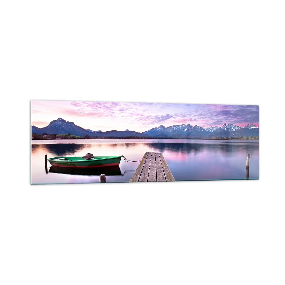 Cuadro sobre vidrio - Impresiones sobre Vidrio - Un muelle de madera con un barco en un lago rodeado de montañas al atardecer. - 160x50cm - Un silencio amistoso - Decoración de pared moderna para salón y dormitorio ARTTOR