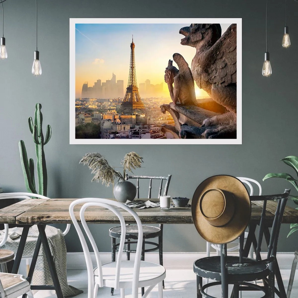 Póster - Vista de la Torre Eiffel con gárgolas al fondo - 100x70cm - Ha cambiado tanto la ciudad... - Decoración de pared moderna para salón y dormitorio ARTTOR