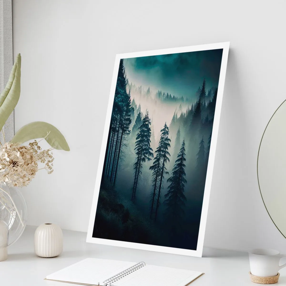 Póster - Un bosque oscuro envuelto en niebla. - 50x70cm - Mañana de montaña - Decoración de pared moderna para salón y dormitorio ARTTOR