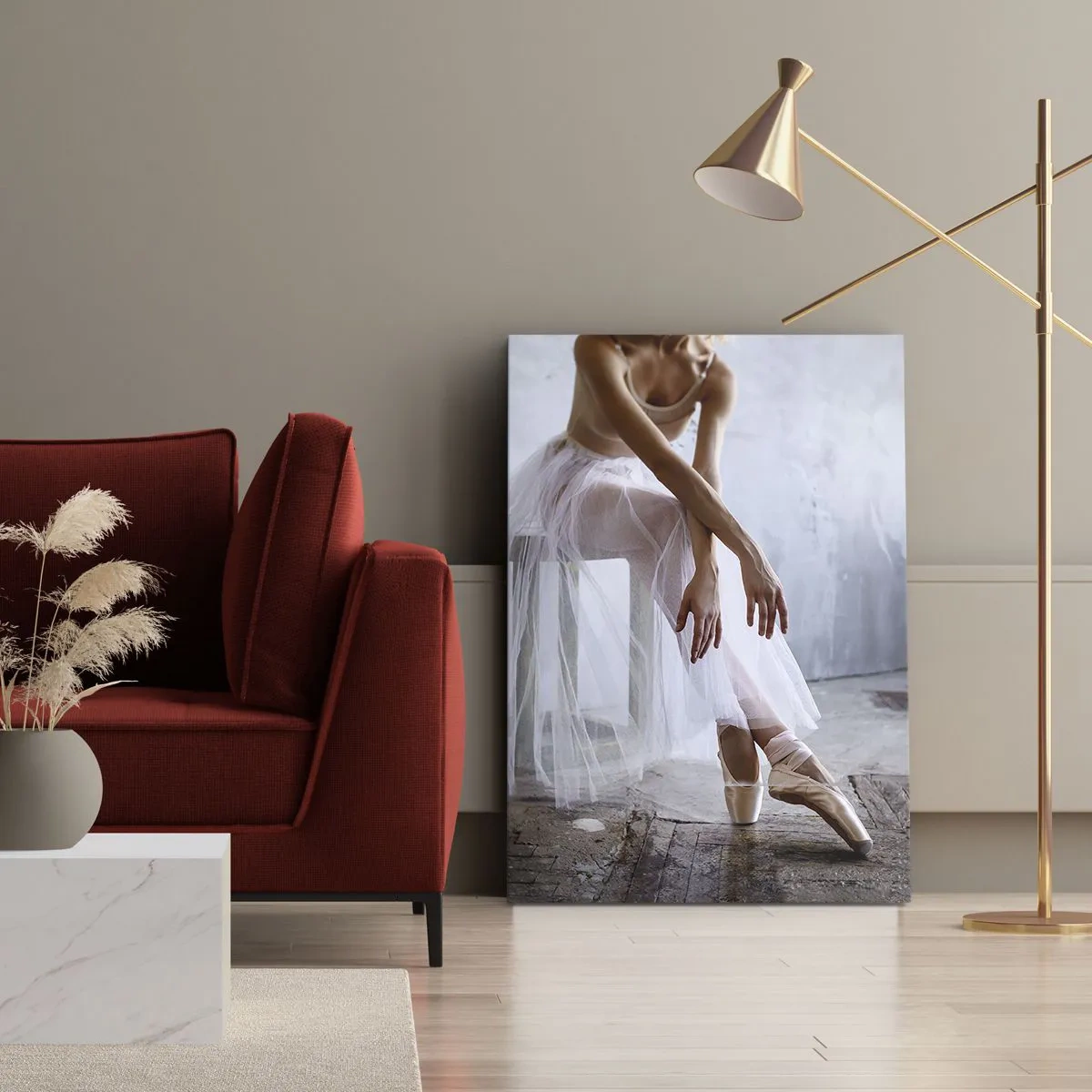 Cuadro sobre lienzo - Impresión de Imagen - Una bailarina en una pose delicada sobre un fondo industrial. - 50x70cm - Antes de que brillen las luces del escenario - Decoración de pared moderna para salón y dormitorio ARTTOR
