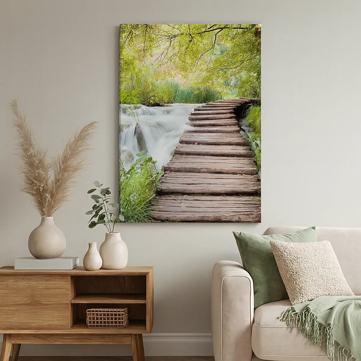 Cuadro sobre lienzo - Impresión de Imagen - Un puente de madera sobre una cascada rodeado de un exuberante bosque verde. - 50x70cm - No es agua silenciosa en absoluto - Decoración de pared moderna para salón y dormitorio ARTTOR
