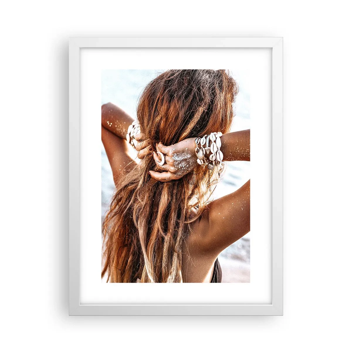 Póster en marco blanco - Hermanada con el agua y el sol - 30x40 cm