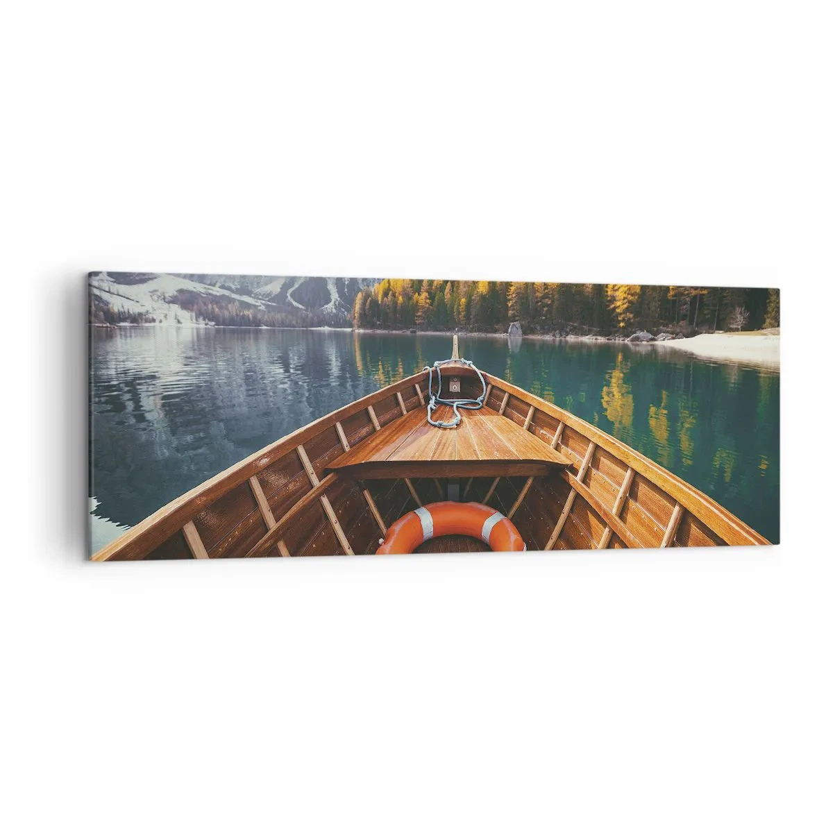 Cuadro sobre lienzo - Impresión de Imagen - Un barco de madera en un lago de montaña rodeado de bosque. - 140x50cm - Viaje a la montaña - Decoración de pared moderna para salón y dormitorio ARTTOR