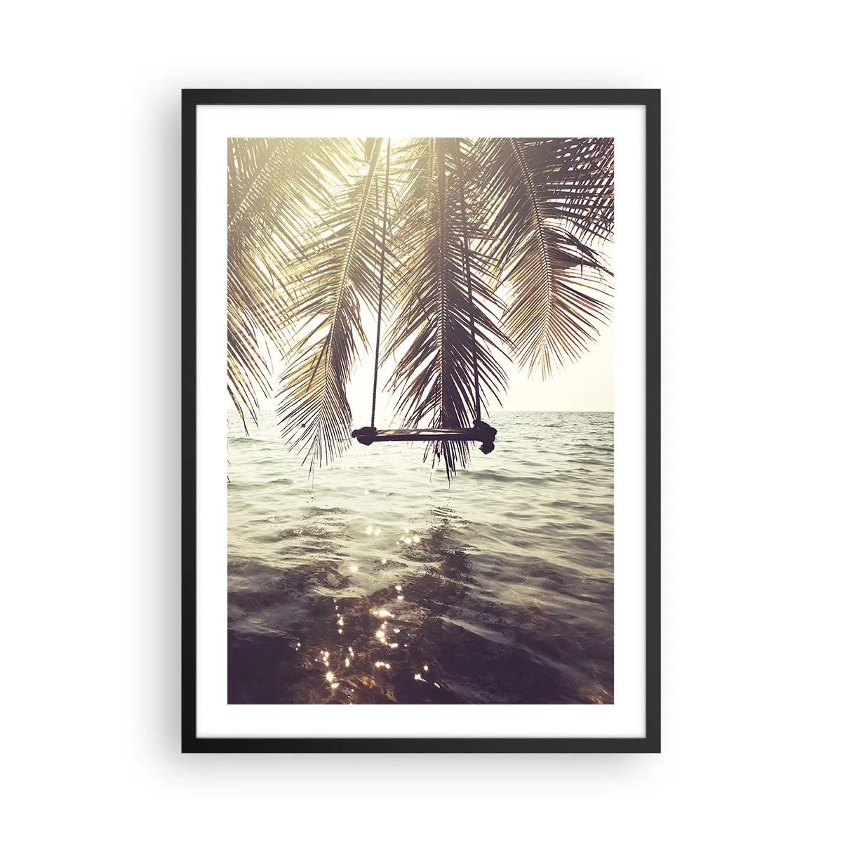 Póster en marco negro - Un columpio bajo las palmeras junto al mar en calma. - 50x70cm - Columpiar la imaginación - Decoración de pared moderna para salón y dormitorio ARTTOR