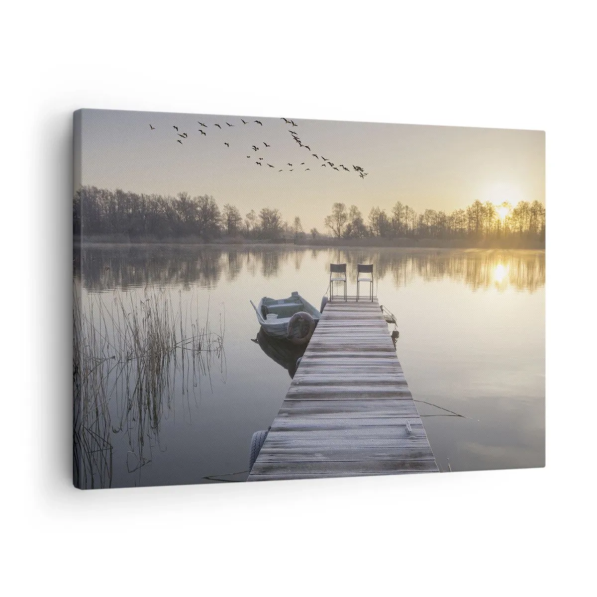 Cuadro sobre lienzo - Impresión de Imagen - Un muelle junto al lago por la mañana con un barco y sillas. - 70x50cm - Volveré en un rato - Decoración de pared moderna para salón y dormitorio ARTTOR