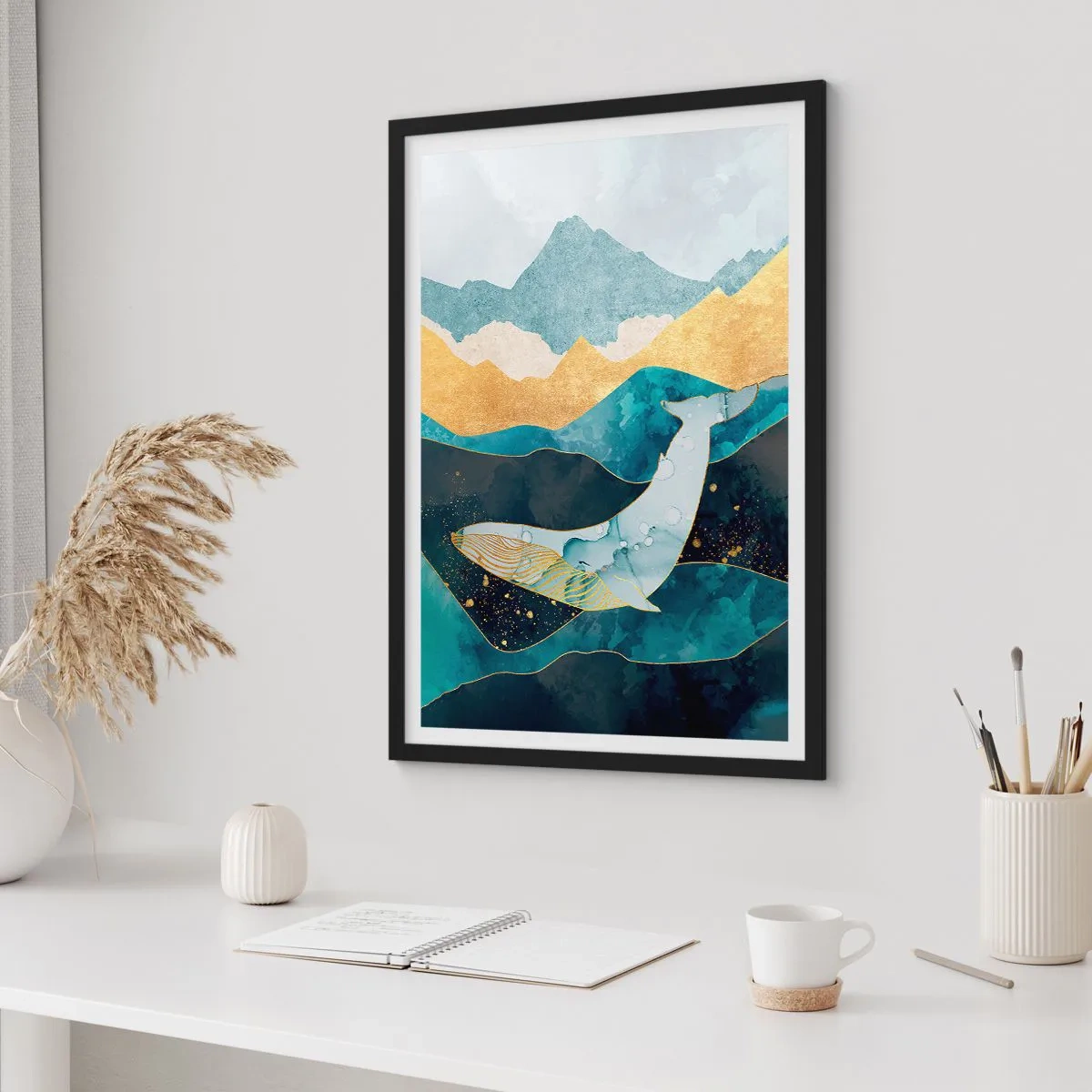 Póster en marco negro - Una ballena abstracta flotando entre olas doradas. - 50x70cm - La fresca belleza del norte - Decoración de pared moderna para salón y dormitorio ARTTOR