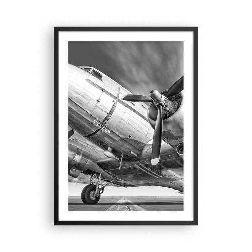 Póster en marco negro - Una fotografía en blanco y negro de cerca de un avión clásico. - 50x70cm - Siempre listo para volar - Decoración de pared moderna para salón y dormitorio ARTTOR