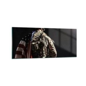 Cuadro sobre vidrio - Impresiones sobre Vidrio - Un soldado uniformado con una bandera sobre un fondo oscuro. - 120x50cm - Por eso lucho - Decoración de pared moderna para salón y dormitorio ARTTOR