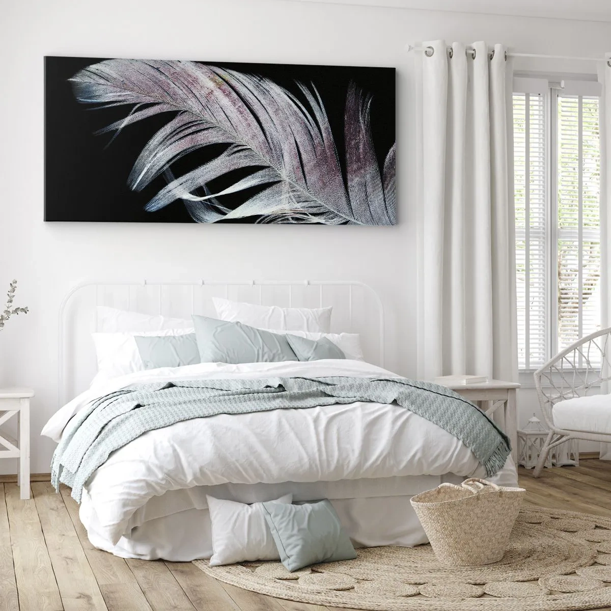 Cuadro sobre lienzo - Impresión de Imagen - Una delicada pluma sobre un fondo negro en un enfoque artístico. - 140x50cm - Piensa en el tacto - Decoración de pared moderna para salón y dormitorio ARTTOR