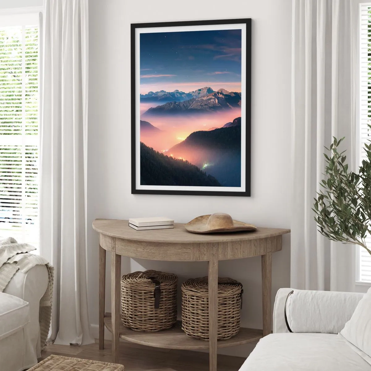 Póster en marco negro - Una vista mágica de los valles montañosos iluminados por la luz nocturna. - 50x70cm - Luz en los valles - Decoración de pared moderna para salón y dormitorio ARTTOR