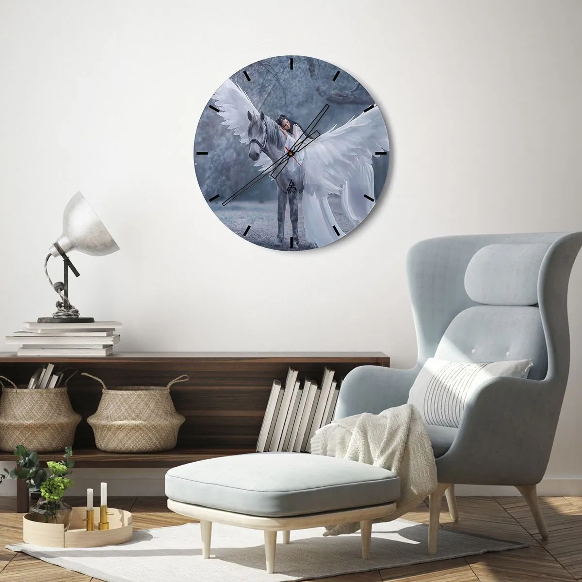 Reloj de pared - Reloj de vidrio - Una mujer junto a un caballo blanco con las alas extendidas. - 30x30cm - Un momento de inspiración - Decoración de pared moderna para salón, cocina y dormitorio ARTTOR