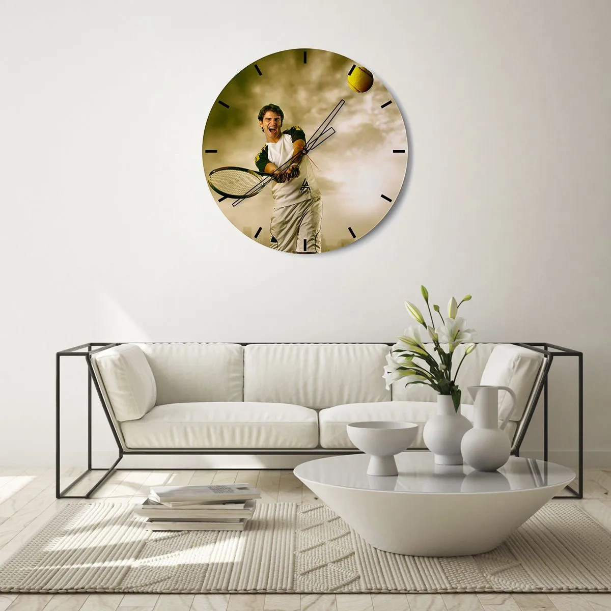 Reloj de pared - Reloj de vidrio - Un jugador de tenis golpeando la pelota contra un cielo dorado. - 30x30cm - Energía y alegría - Decoración de pared moderna para salón, cocina y dormitorio ARTTOR