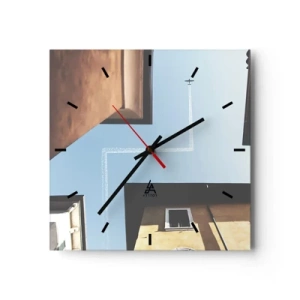 Reloj de pared - Reloj de vidrio - Vista del avión y su estela en el cielo desde una perspectiva callejera. - 30x30cm - Por encima del laberinto urbano - Decoración de pared moderna para salón y dormitorio ARTTOR