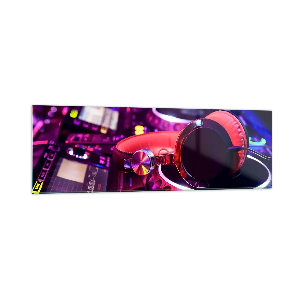 Cuadro sobre vidrio - Impresiones sobre Vidrio - Auriculares de DJ en una consola con iluminación de neón. - 160x50cm - Antes de que comience la diversión - Decoración de pared moderna para salón y dormitorio ARTTOR