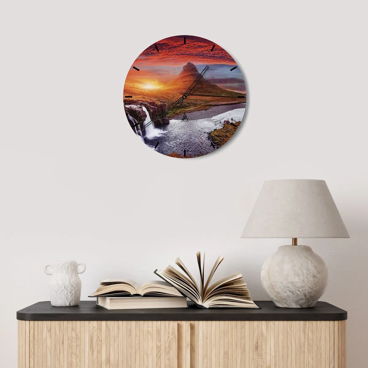 Reloj de pared - Reloj de vidrio - Un paisaje pintoresco con una montaña, una cascada y una puesta de sol. - 30x30cm - Una vista de la Tierra Media - Decoración de pared moderna para salón, cocina y dormitorio ARTTOR