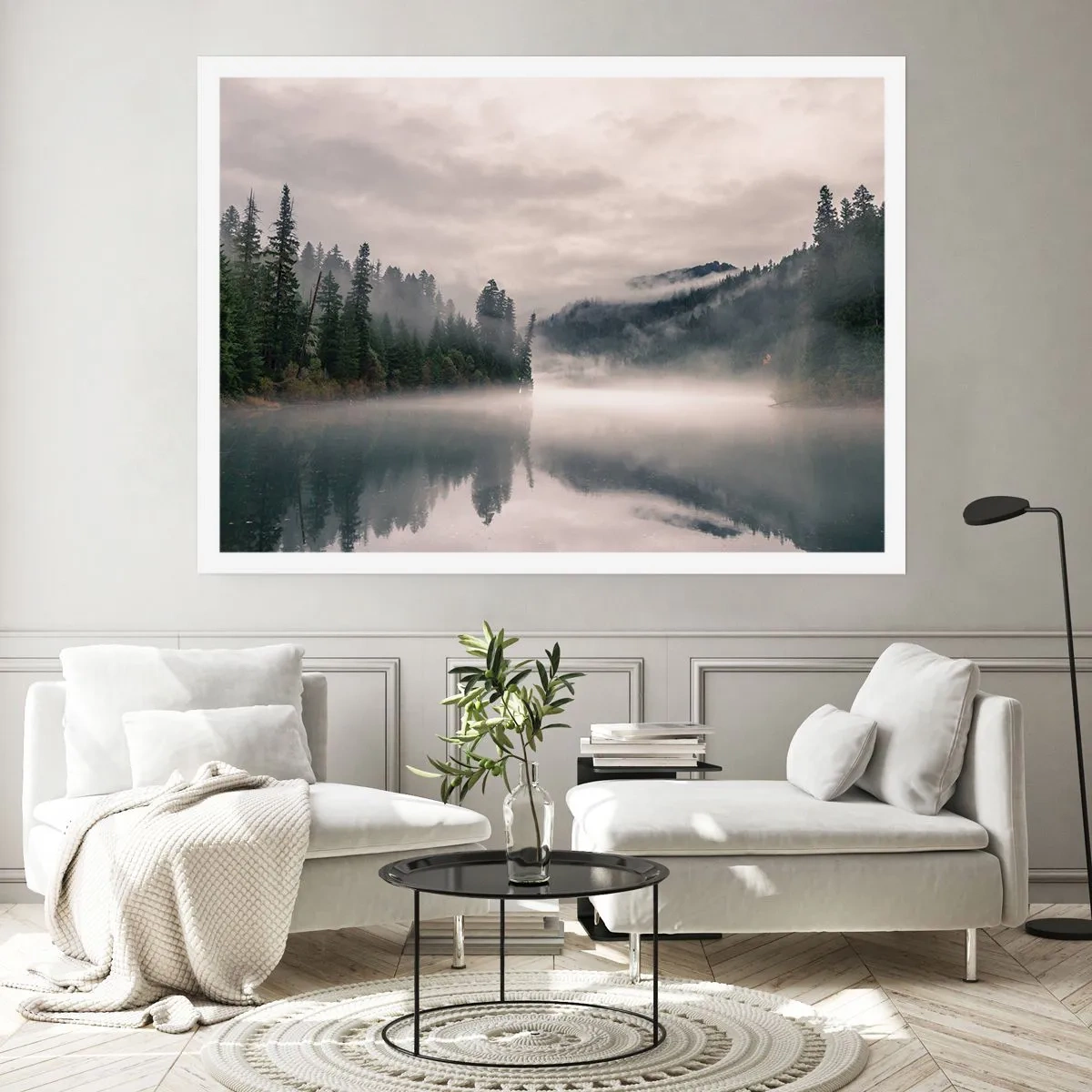 Póster - Un bosque brumoso reflejado en un lago tranquilo. - 100x70cm - En el ensueño, en la niebla - Decoración de pared moderna para salón y dormitorio ARTTOR