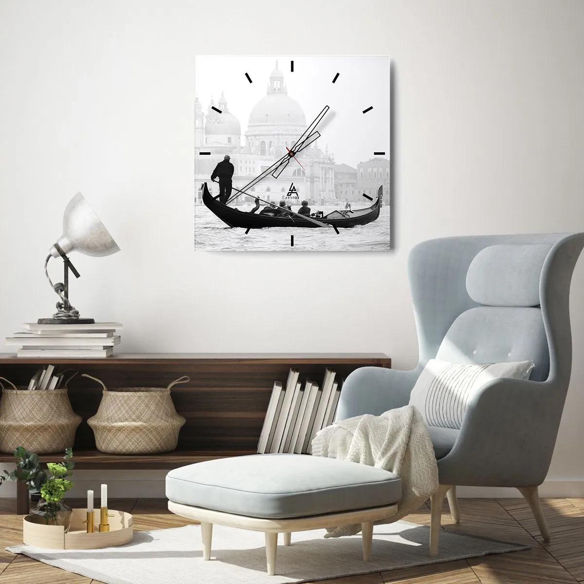 Reloj de pared - Reloj de vidrio - Una góndola con la basílica al fondo en blanco y negro. - 30x30cm - Un viaje a la fuente de la belleza - Decoración de pared moderna para salón y dormitorio ARTTOR