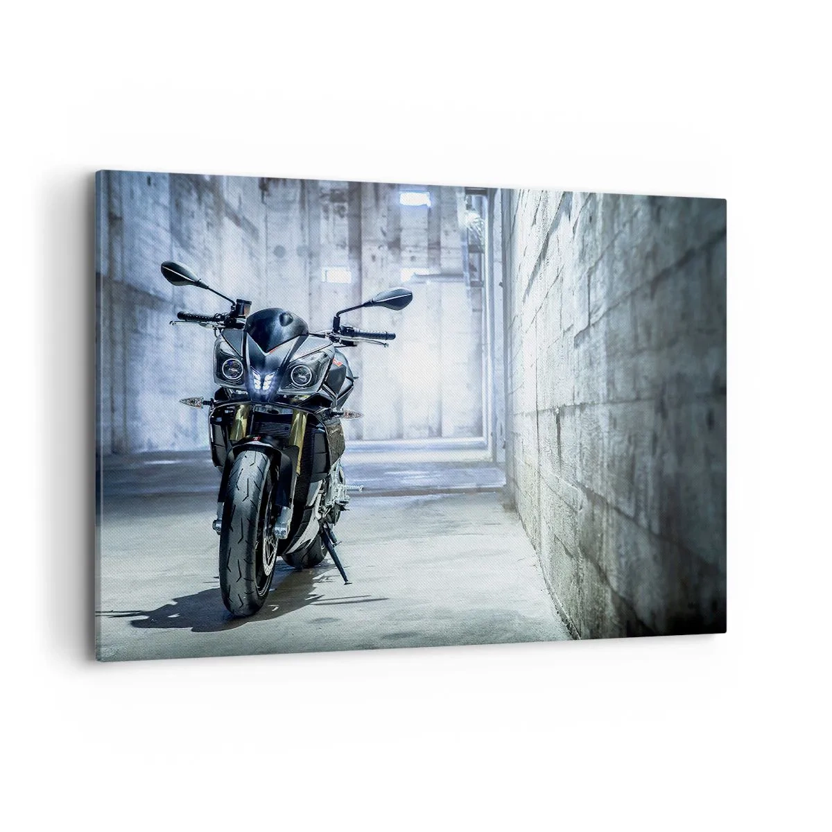 Cuadro sobre lienzo - Impresión de Imagen - Una motocicleta moderna en un interior industrial. - 100x70cm - Antes de que el motor ruja - Decoración de pared moderna para salón y dormitorio ARTTOR