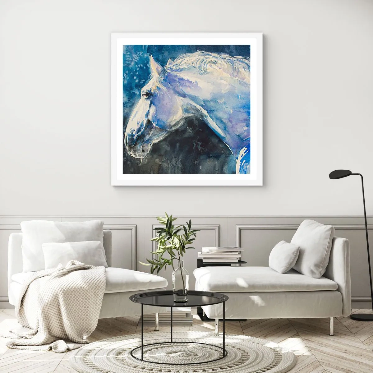 Póster en marco blanco - Retrato en un resplandor azul - 60x60 cm