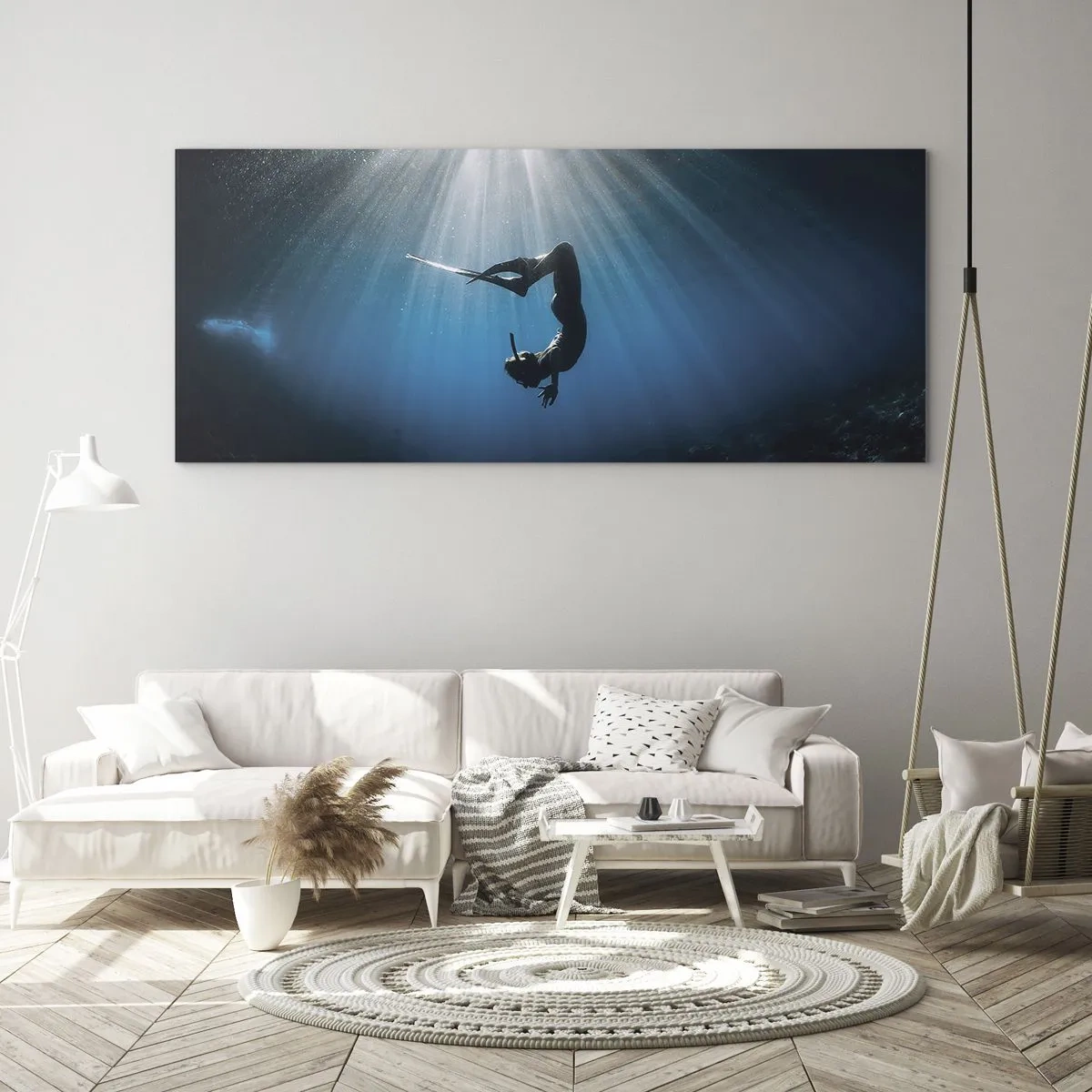 Cuadro sobre vidrio - Impresiones sobre Vidrio - Un buzo flotando en un haz de luz bajo el agua. - 120x50cm - Danza subacuática - Decoración de pared moderna para salón y dormitorio ARTTOR
