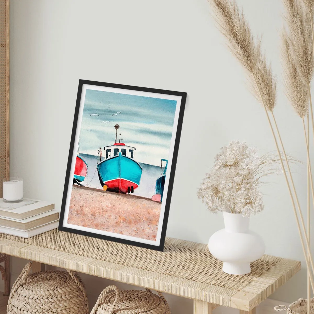 Póster en marco negro - Barcos de pesca de color azul pictórico en la orilla - 50x70cm - Listos para la pesca - Decoración de pared moderna para salón y dormitorio ARTTOR