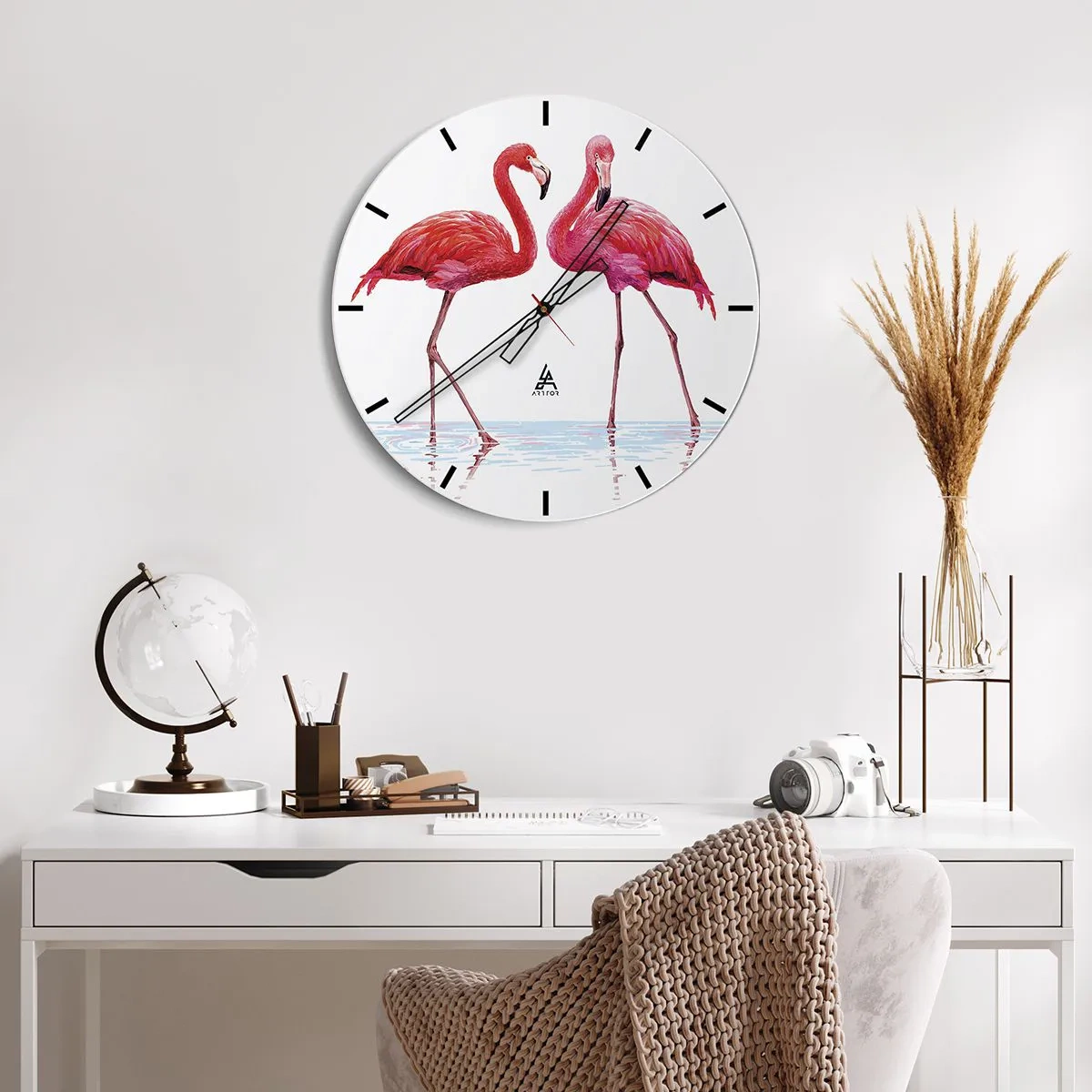 Reloj de pared - Reloj de vidrio - Dos flamencos rosados de pie en el agua. - 30x30cm - Cita rosada - Decoración de pared moderna para salón, cocina y dormitorio ARTTOR