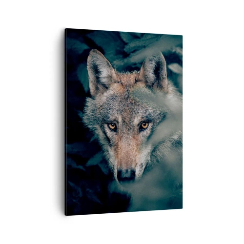 Cuadro sobre lienzo - Impresión de Imagen - Un lobo en su entorno natural, mirando desde las profundidades del bosque. - 50x70cm - Cazador - Decoración de pared moderna para salón y dormitorio ARTTOR