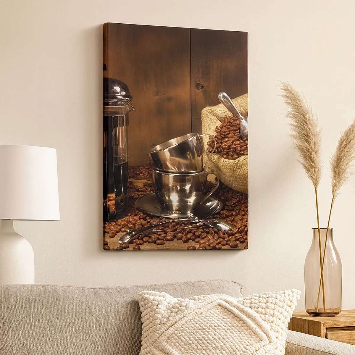 Cuadro sobre lienzo - Impresión de Imagen - Prensa francesa, tazas y una bolsa de café sobre un fondo de madera. - 50x70cm - El embrujo del café: aroma y sabor - Decoración de pared moderna para salón y dormitorio ARTTOR