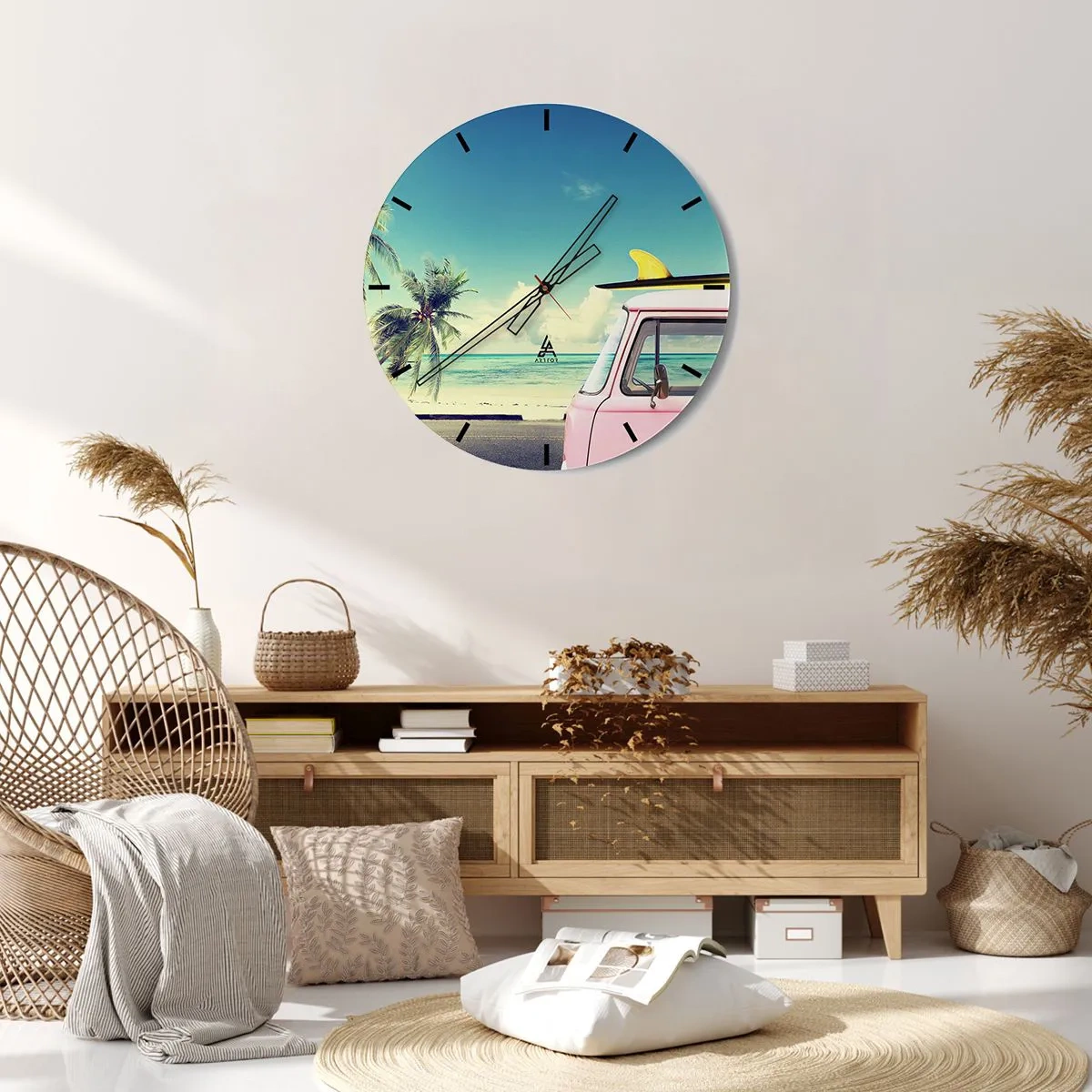 Reloj de pared - Reloj de vidrio - Furgoneta rosa con tabla de surf en la playa - 30x30cm - Comienzan las vacaciones - Decoración de pared moderna para salón, cocina y dormitorio ARTTOR