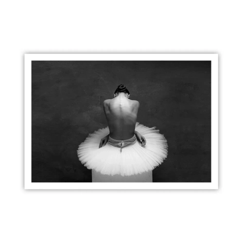 Póster - Una bailarina de ballet en una pose clásica sobre un fondo oscuro. - 100x70cm - Rodeada de pétalos - Decoración de pared moderna para salón y dormitorio ARTTOR