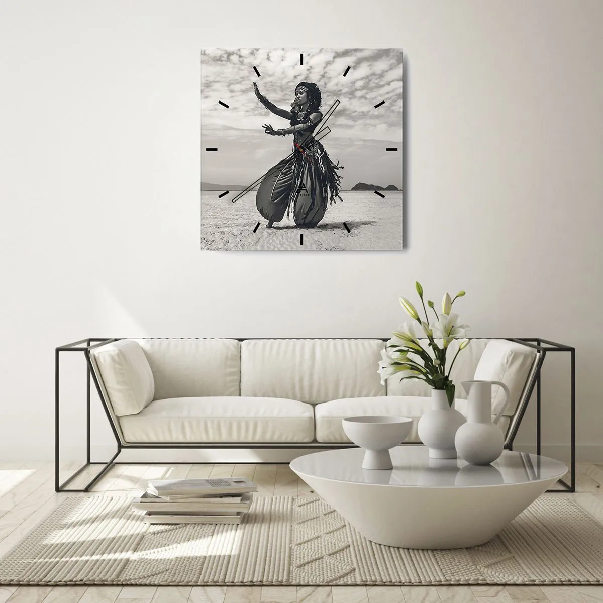 Reloj de pared - Reloj de vidrio - Bailarina exótica con el desierto como telón de fondo - 30x30cm - Danza de las Islas del Sur - Decoración de pared moderna para salón y dormitorio ARTTOR
