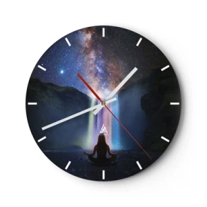 Reloj de pared - Reloj de vidrio - Una figura meditando junto a una cascada bajo un cielo estrellado. - 30x30cm - Armonía absoluta - Decoración de pared moderna para salón, cocina y dormitorio ARTTOR